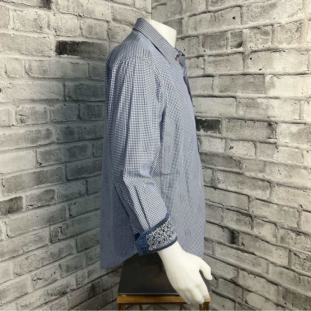 Robert Graham Graphic Print Flip Cuff Casual Shirt - Picture 3 of 9
